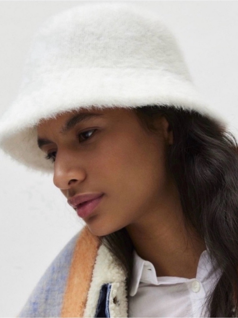 Urban Outfitters white fuzzy bucket hat nWT women’s winter